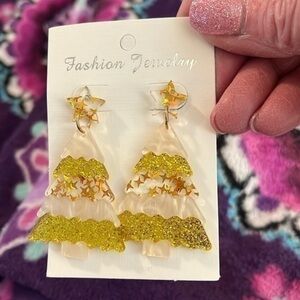 NWT Fashion Jewelry Gold And White Christmas Tree Post Earrings